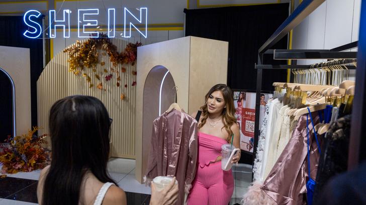 Photo d’illustration. Une boutique éphémère de Shein, dans un centre commercial à Ontario, au Canada, en octobre 2023.