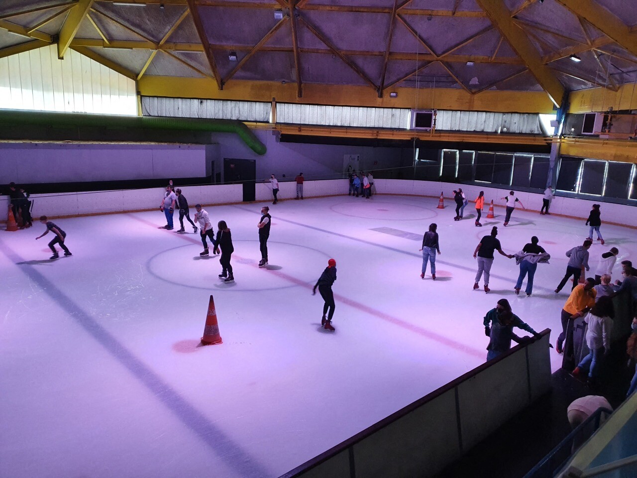 près de Rouen, des usagers de la patinoire inquiets de sa longue fermeture