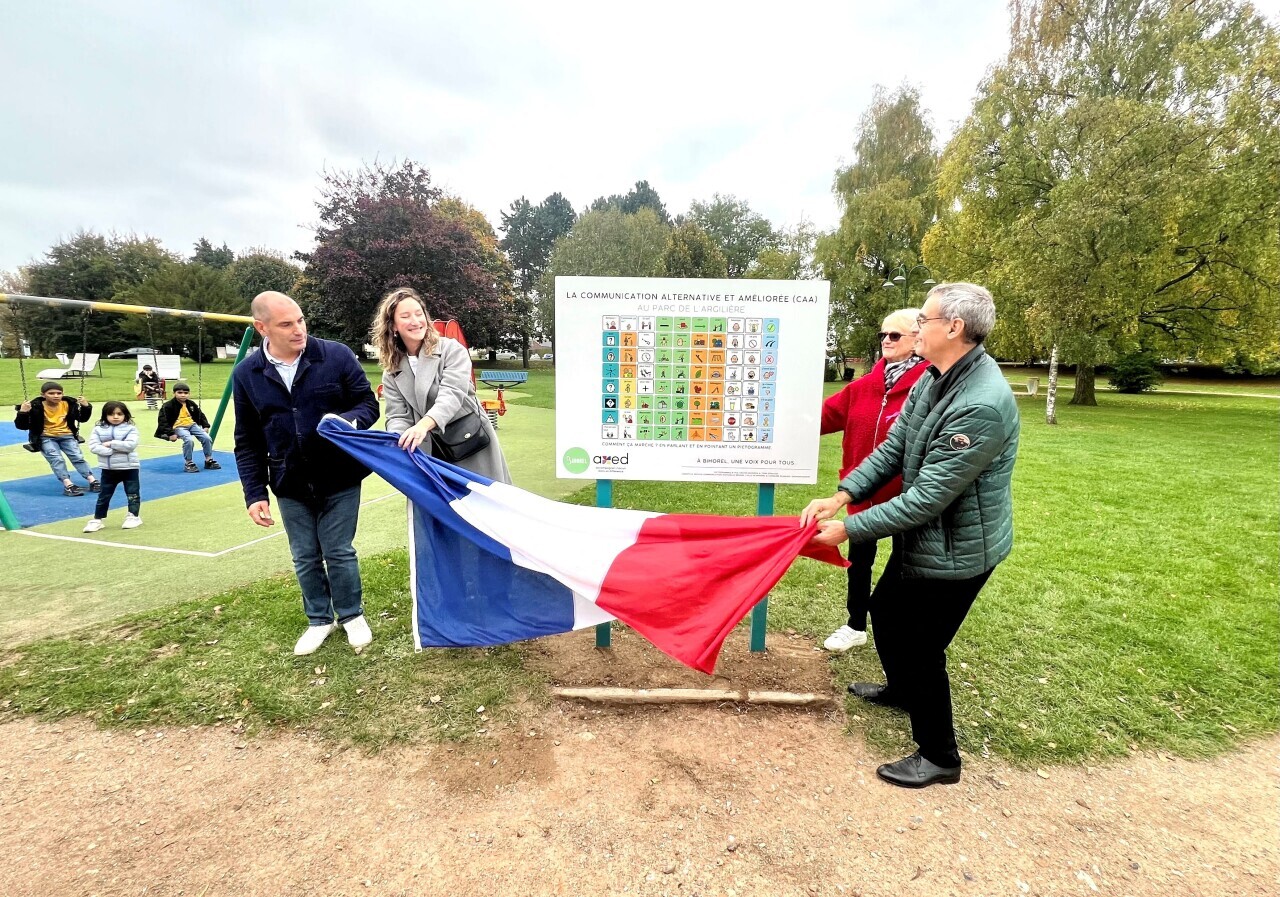 Ce parc de Bihorel se dote d'un panneau inédit en Normandie, pour que tout le monde puisse communiquer