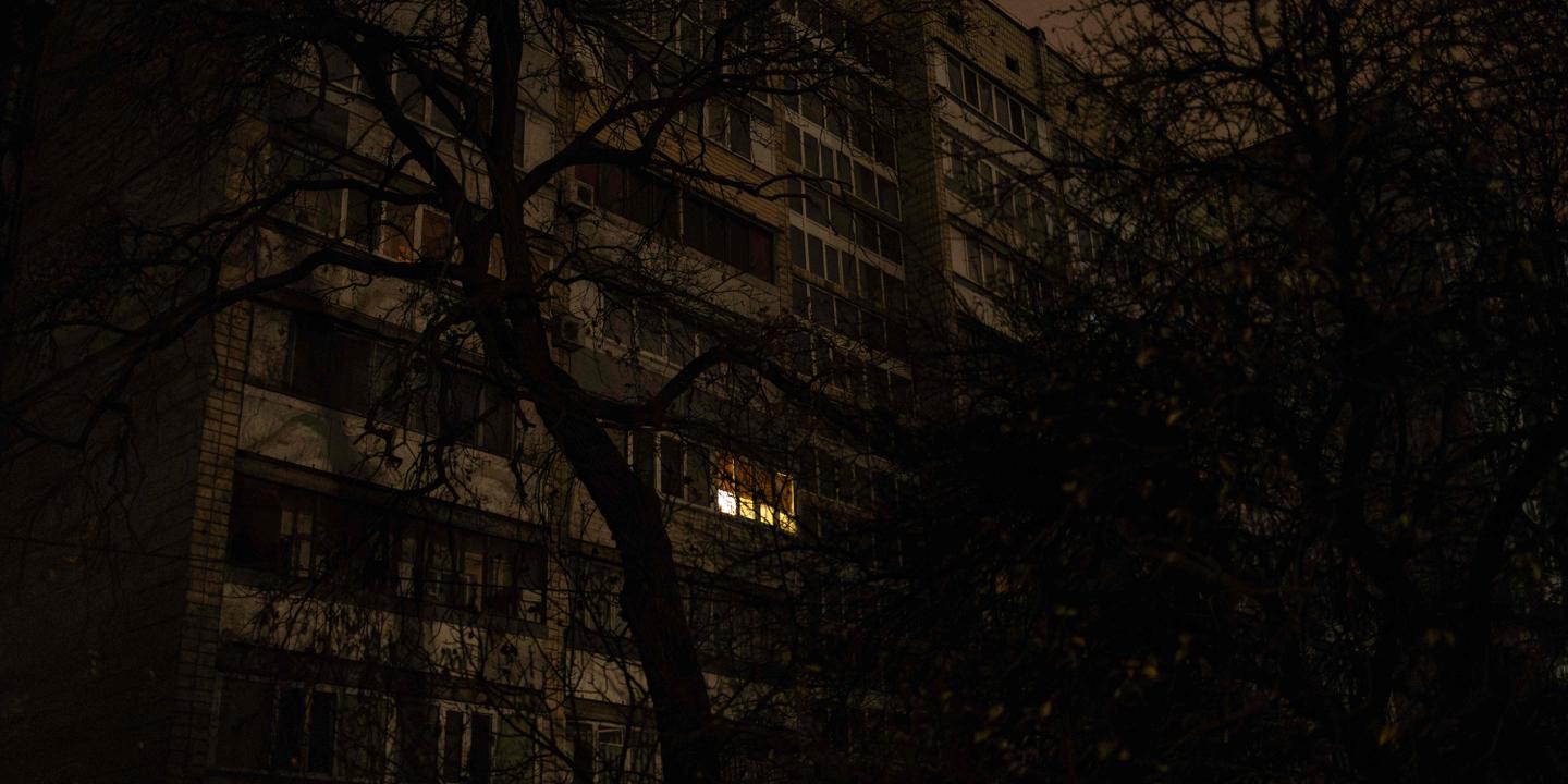 le réseau électrique toujours dans une situation « difficile » après les frappes russes de samedi, avertit Volodymyr Zelensky