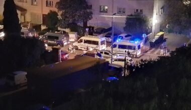 scène stupéfiante devant un immeuble occupé par 60 familles gitanes