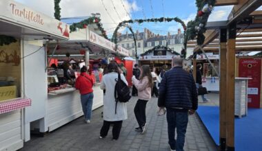 un homme arrêté avec un pistolet dans son pantalon