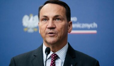 la Pologne répond en fermant le dernier consulat russe