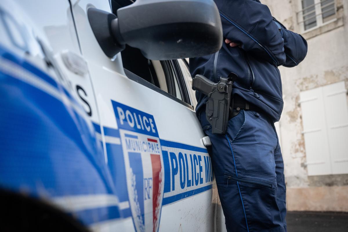 le maire sortant veut armer la police municipale, une partie de la gauche dénonce « une course aux voix de l’extrême droite »