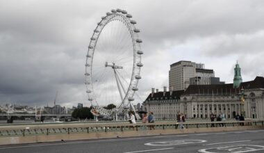 (Multimédia) Royaume-Uni : les services d'urgence dépêchés sur le site d'un déraillement ferroviaire - Xinhua