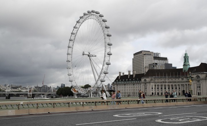 (Multimédia) Royaume-Uni : les services d'urgence dépêchés sur le site d'un déraillement ferroviaire - Xinhua