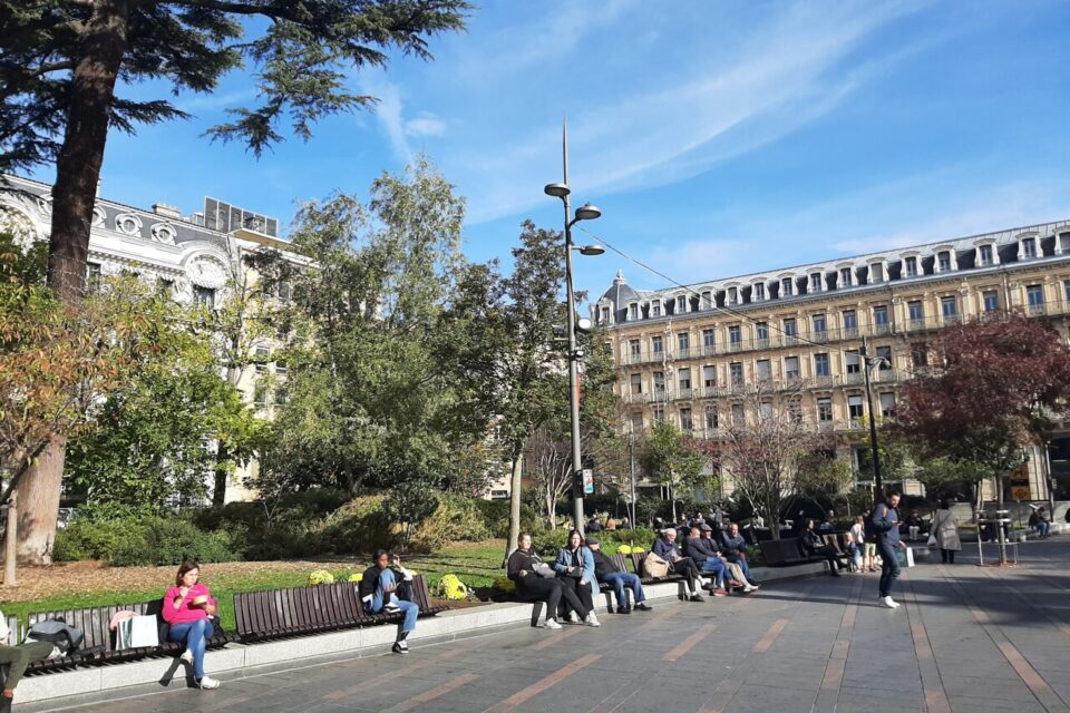 Lundi 10 novembre 2025, square de Gaulle à Toulouse : un air bien printanier sur la Ville rose.