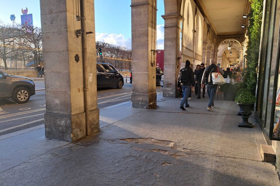 Les trottoirs et les plafonds appartiennent aux propriétaires des logements de la rue de Rivoli.