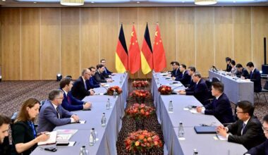 (Multimédia) Le PM chinois exhorte la Chine et l'Allemagne à renforcer le dialogue et à répondre aux préoccupations - Xinhua
