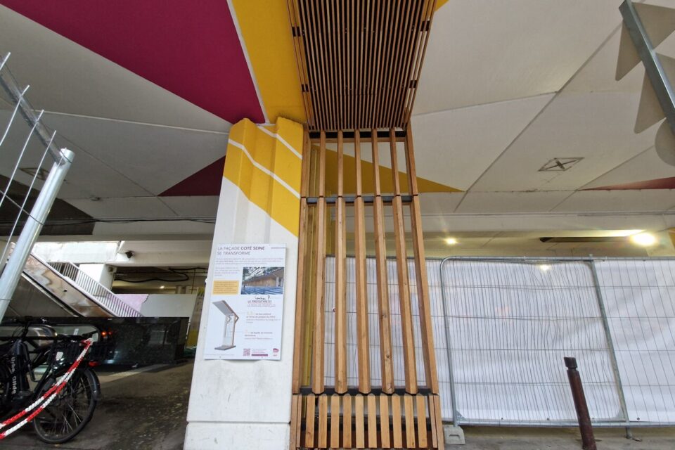 Près de 1 400 m² de parquet et 500 m² de traverses ferroviaires seront utilisés pour la façade côté Seine.