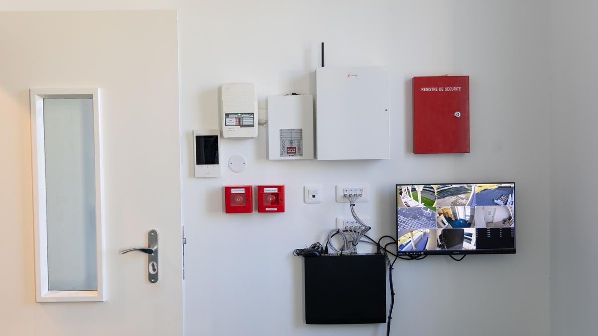 Le PC Sécurité pour piloter les caméras de surveillance et le portail électrique.