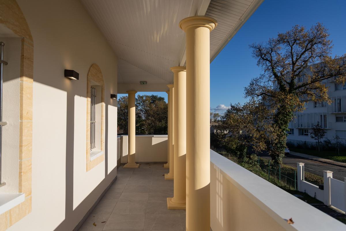 La coursive à l’étage.