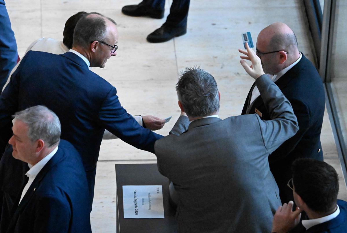 le budget 2026 adopté malgré une dette en hausse pour soutenir la relance