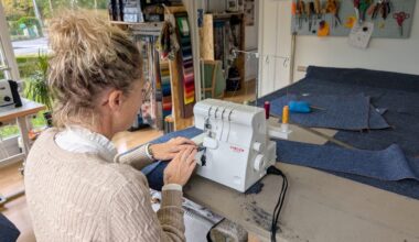 Près de Nantes, cette tapissière-décoratrice reçoit un titre prestigieux chez les artisans d'art