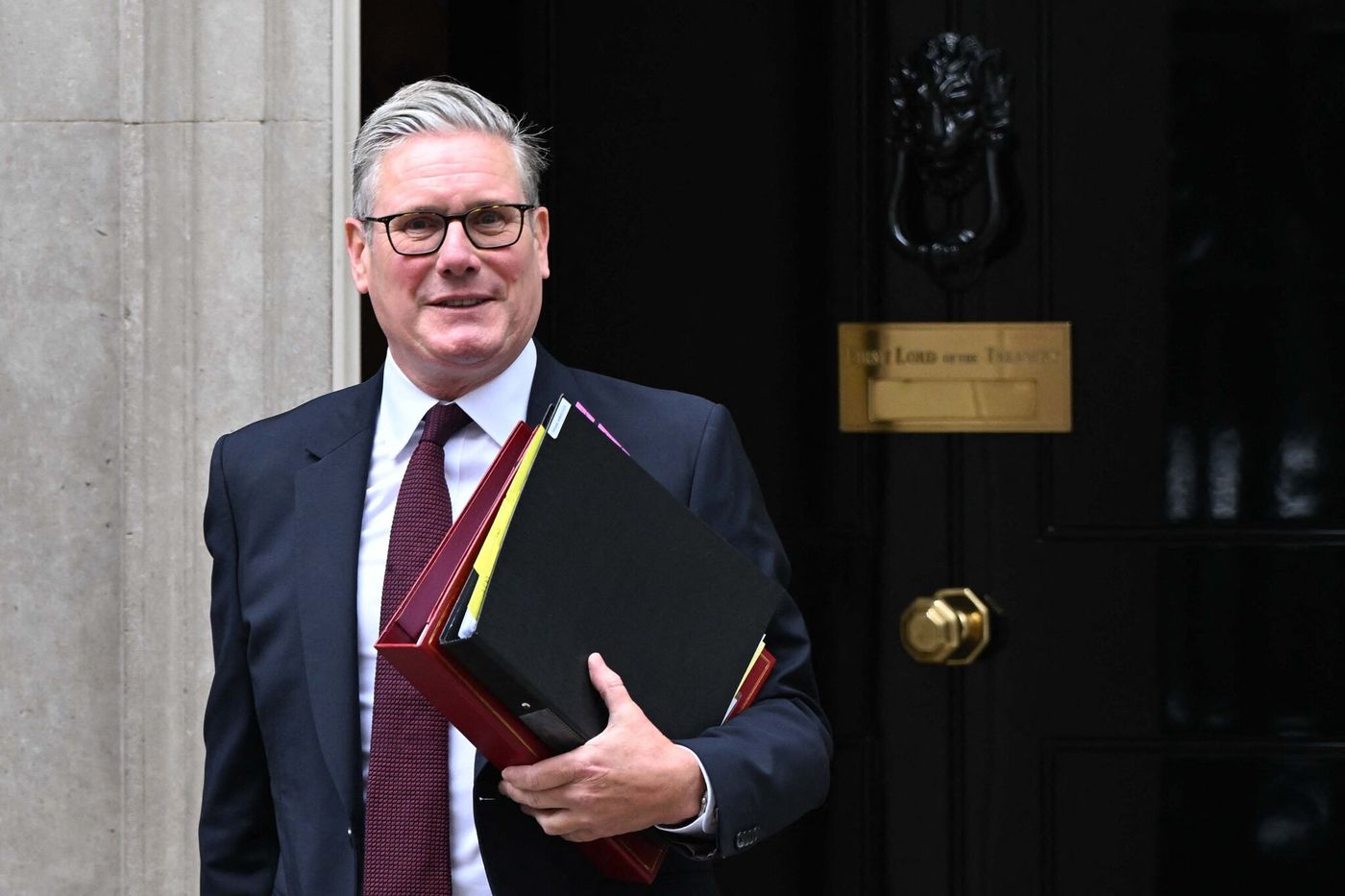 Au Royaume-Uni, le gouvernement Starmer défend un plan qui affaiblit le droit d’asile