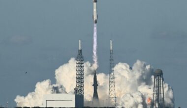 L'entreprise spatiale de Bezos parvient à récupérer le propulseur de sa grande fusée, une prouesse : Actualités