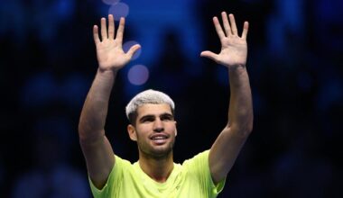 Déjà qualifié pour les demi-finales des Finales ATP, Carlos Alcaraz domine Lorenzo Musetti et s'assure de terminer l'année n°1 mondial