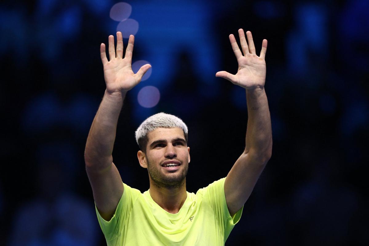 Déjà qualifié pour les demi-finales des Finales ATP, Carlos Alcaraz domine Lorenzo Musetti et s'assure de terminer l'année n°1 mondial