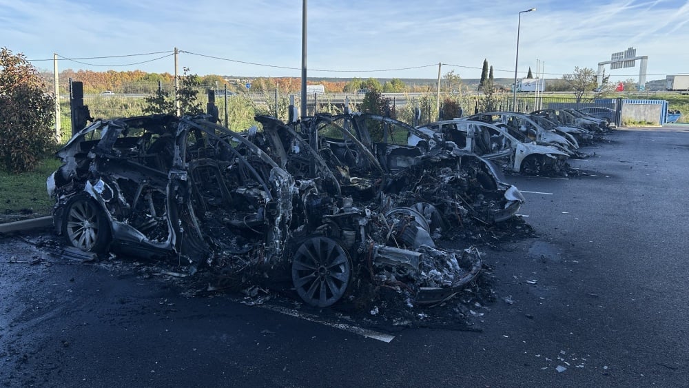 Un incendie détruit 24 véhicules électriques sur le parking de la concession Tesla aux Pennes-Mirabeau