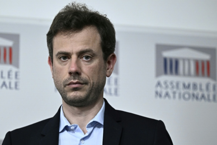Le député de La France Insoumise, Paul Vannier, donne une conférence de presse à l'Assemblée nationale, à Paris, le 2 juillet 2025 ( AFP / JULIEN DE ROSA )
