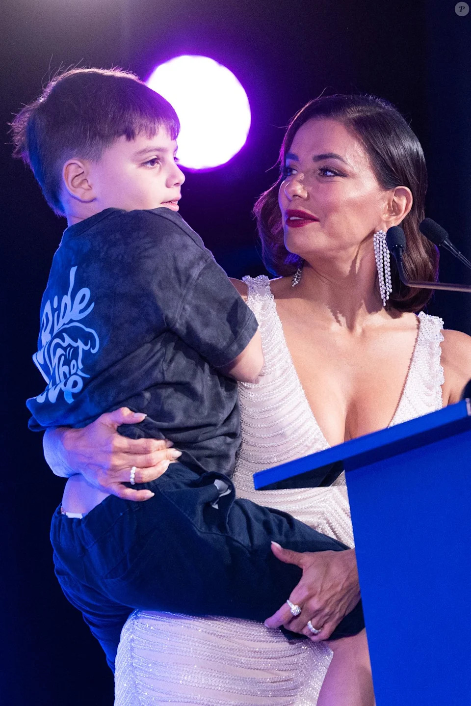 Exclusif - Eva Longoria et son fils Santiago Enrique Baston - Global Gift Gala Paris à l'hôtel Four Seasons George V à Paris le 8 novembre 2025. © Cyril Moreau/Bestimage