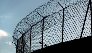 un terroriste islamiste réclame réparation après avoir été placé 22 heures par jour à l’isolement