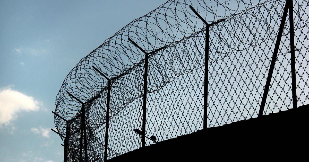 un terroriste islamiste réclame réparation après avoir été placé 22 heures par jour à l’isolement