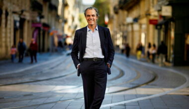 l'économiste Philippe Dessertine se lance à la conquête de Bordeaux