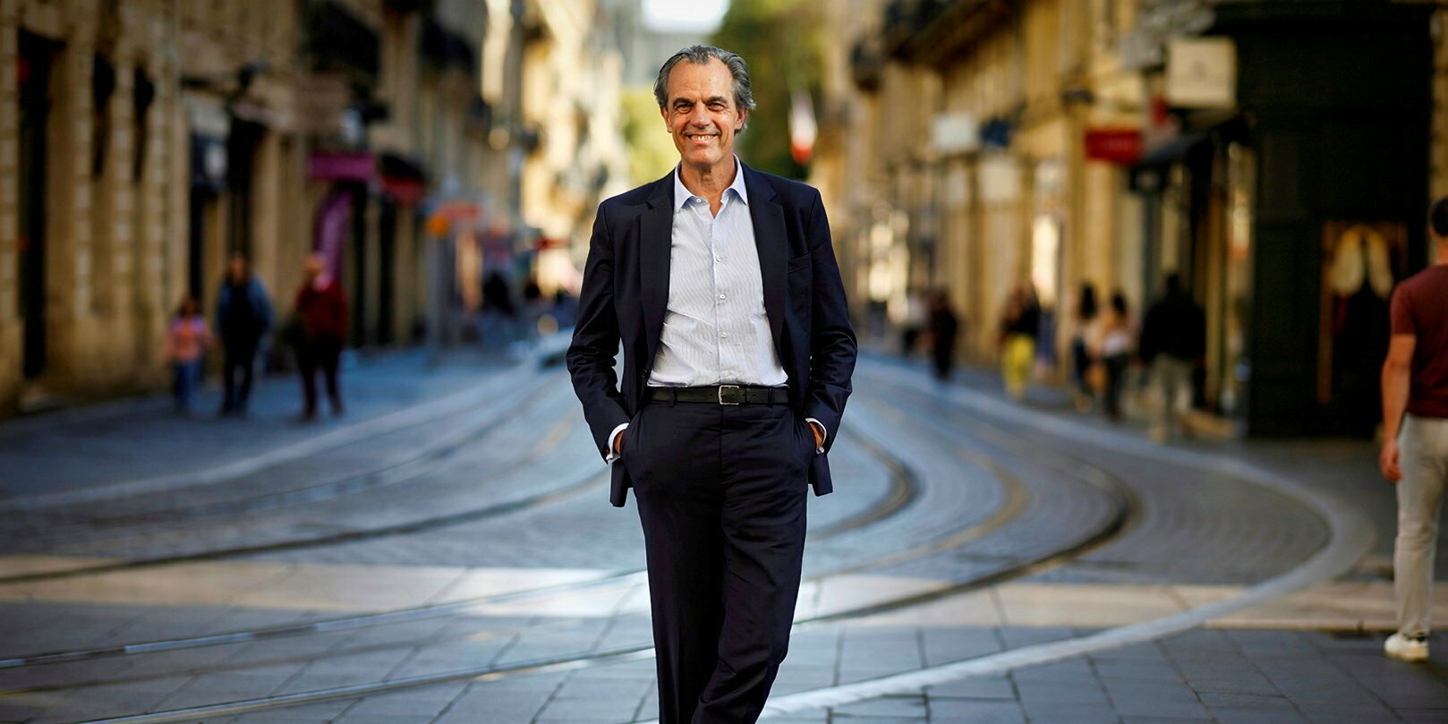 l'économiste Philippe Dessertine se lance à la conquête de Bordeaux