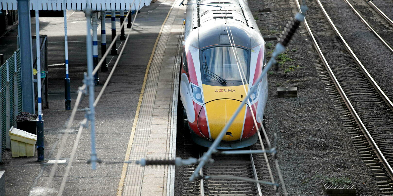 ce que l’on sait du suspect de l’attaque au couteau dans un train au Royaume-Uni