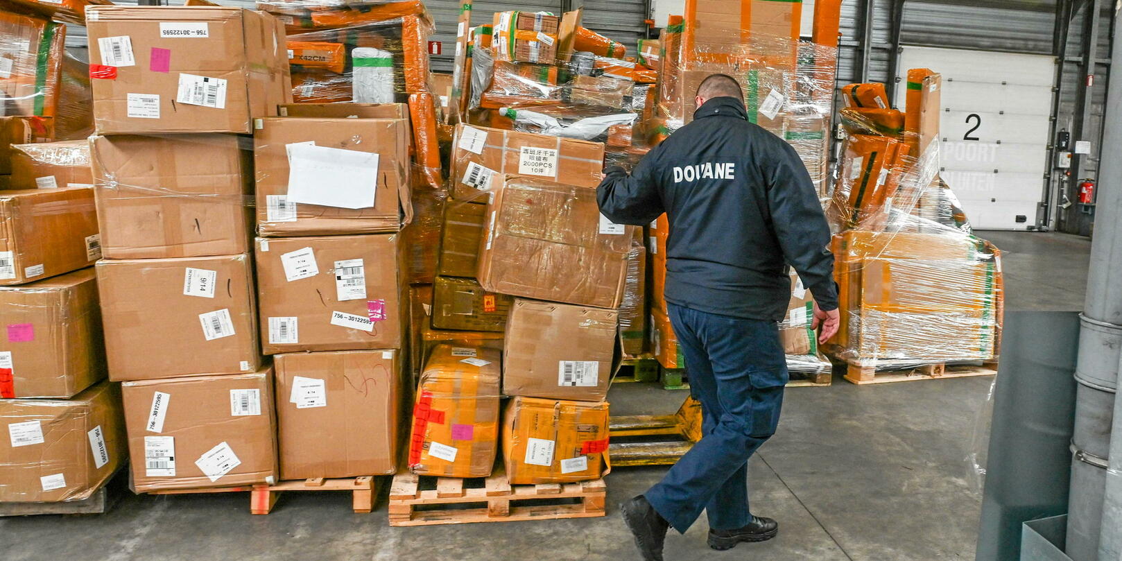 Taxes sur les petits colis : l’UE frappe fort