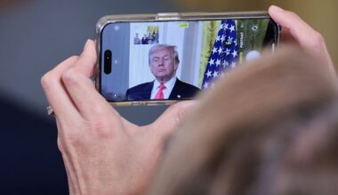 Rolex de collection, lingot d’or dédicacé… Quand les patrons suisses graissent la patte de Trump pour limiter les droits de douane