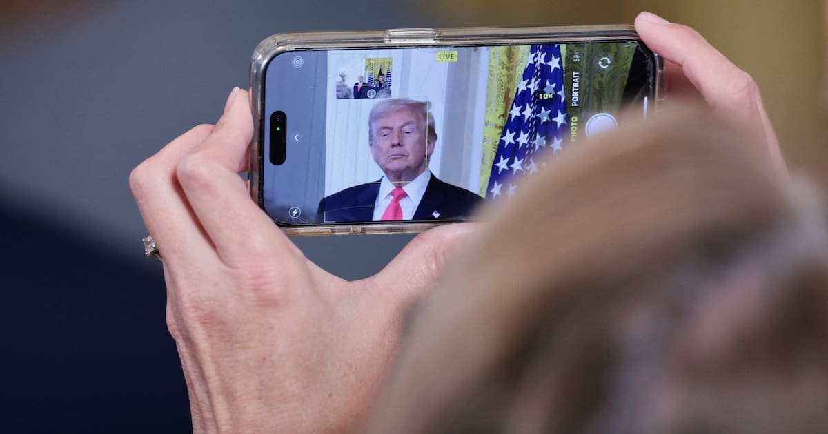 Rolex de collection, lingot d’or dédicacé… Quand les patrons suisses graissent la patte de Trump pour limiter les droits de douane