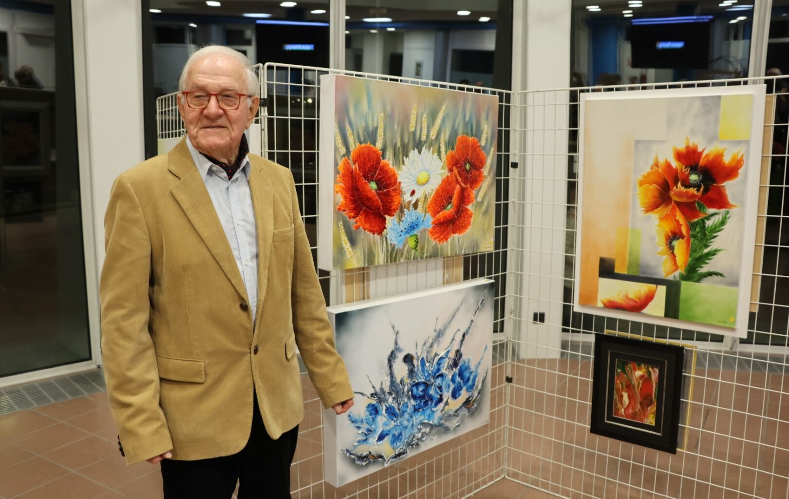 La luminescence florale par Michel Tavernier s’expose dans le hall de la mairie de Saint Rémy. - info-chalon.com
