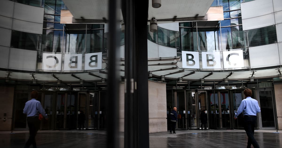 Au Royaume-Uni, un scandale fait tomber le directeur général et la rédactrice en chef de la BBC – Libération