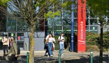 la publication par un professeur d’une liste de «génocidaires à boycotter» crée la polémique