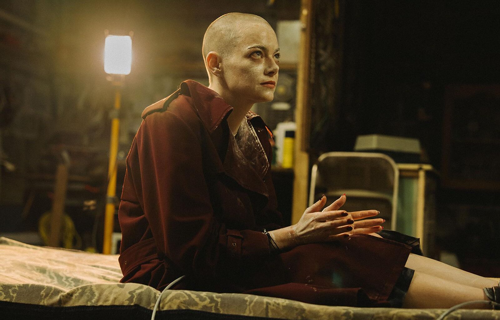 “Bugonia”, le huis clos délicieusement absurde de Yórgos Lánthimos - Télérama