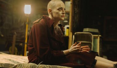 “Bugonia”, le huis clos délicieusement absurde de Yórgos Lánthimos - Télérama