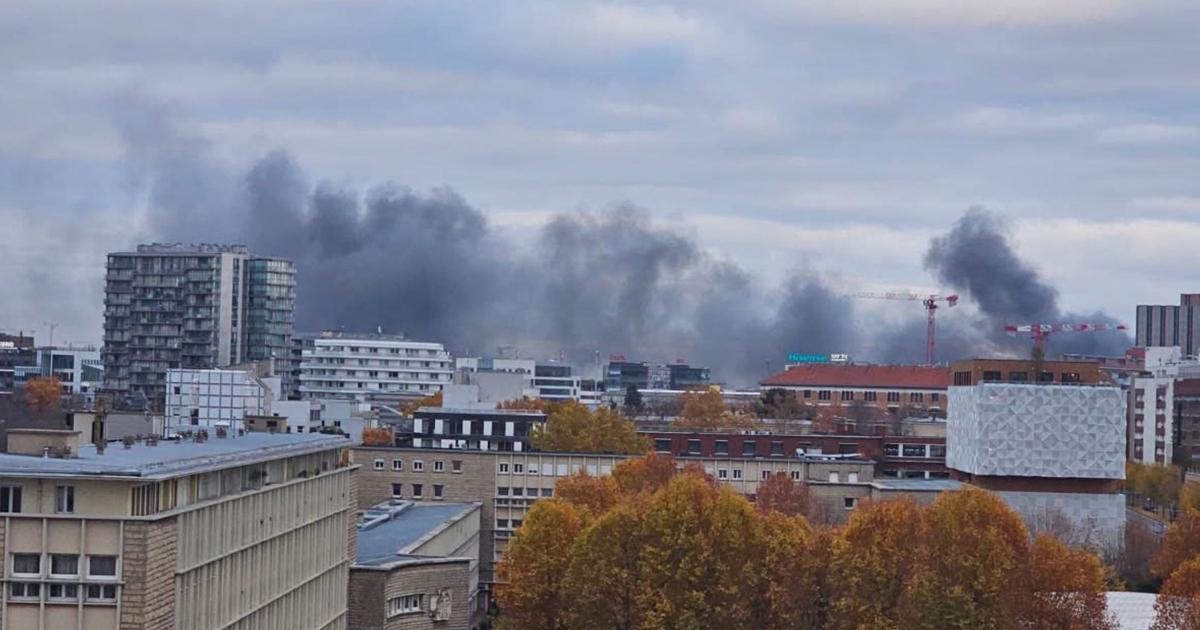 circulation coupée sur le périphérique après un incendie dans un camp de migrants porte de Saint-Ouen
