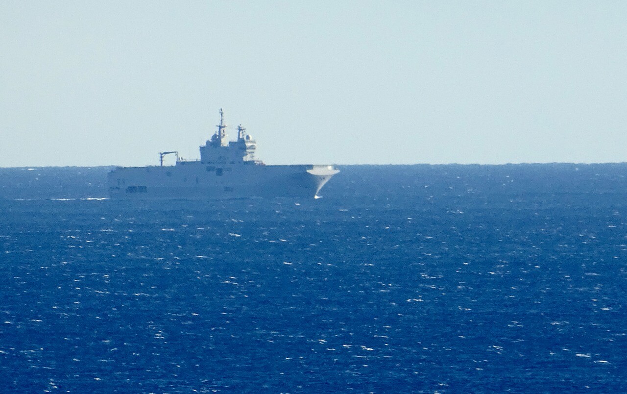 Marseille. Cet impressionnant navire de guerre arrive près du Vieux-Port, voici pourquoi