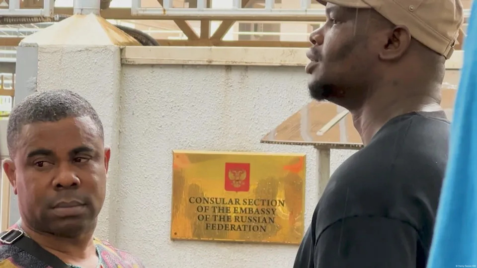 De nombreux africains se tournent vers la Russie plutôt que vers les pays occidentaux.<span class="copyright">Fanny Facsar/DW</span>