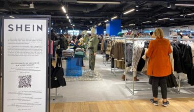 à l’ouverture de Shein au BHV, le face-à-face désabusé des clients et des opposants