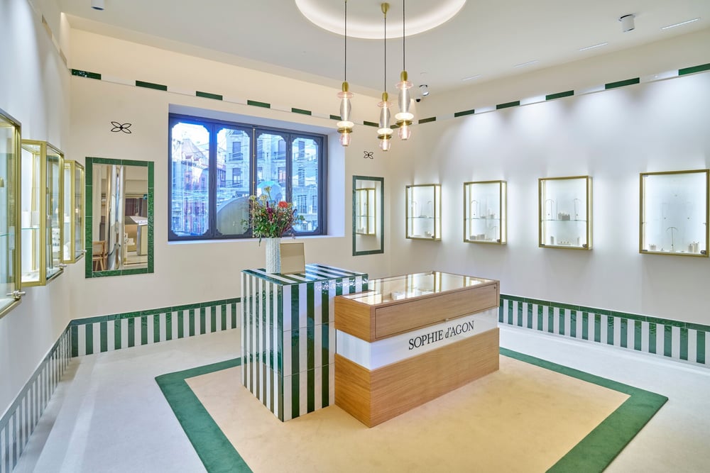 Intérieur de la nouvelle boutique de la maison française à la Galería Canalejas