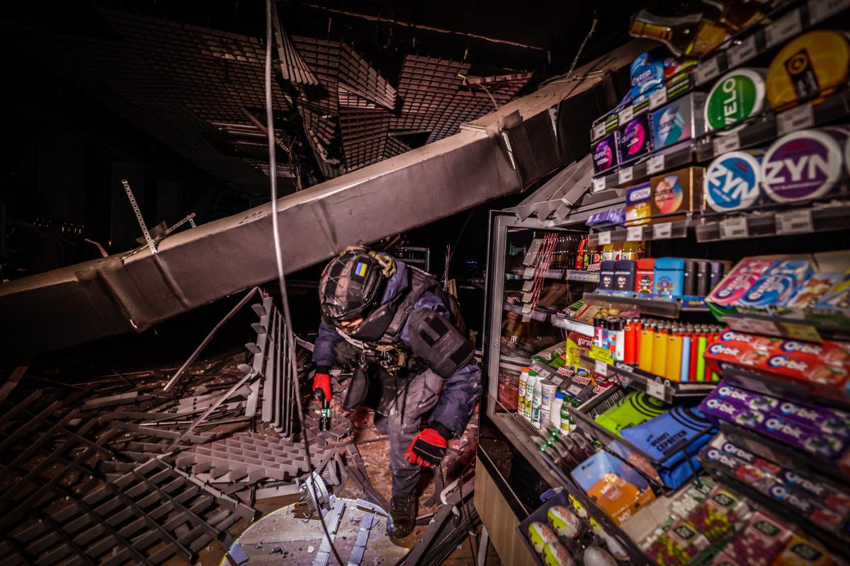 quatre morts et des coupures de courant après des frappes russes massives