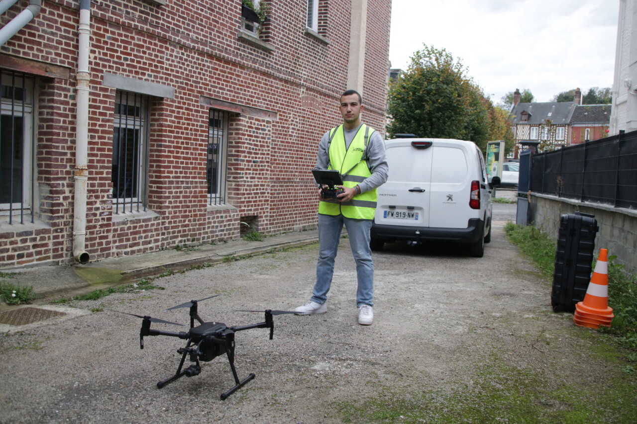 Avec ses drones, Naël veut diversifier les activités de son entreprise Drone Skyliner