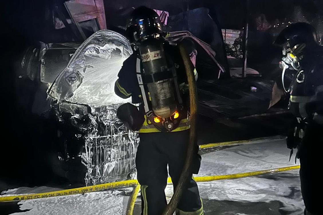 un garage automobile en flammes dans la plaine du Var ce mercredi soir