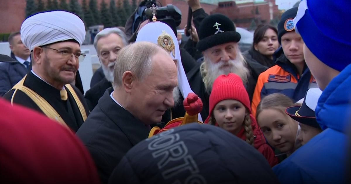 une jeune fille interpelle Vladimir Poutine sur le sort de son oncle blessé en Ukraine