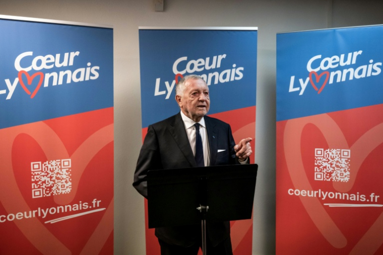 Jean-Michel Aulas, homme d'affaires et dirigeant sportif, lors de l'inauguration de son QG de campagne pour la mairie de Lyon en vue des élections municipales, le 25 novembre 2025 à Lyon ( AFP / ARNAUD FINISTRE )