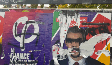 Municipales 2026 à Grenoble : le candidat LFI dénonce une croix gammée sur une de ses affiches