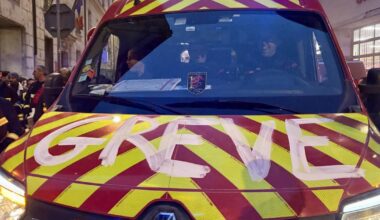 un an après une grève de 140 jours, les pompiers de nouveau dans la rue